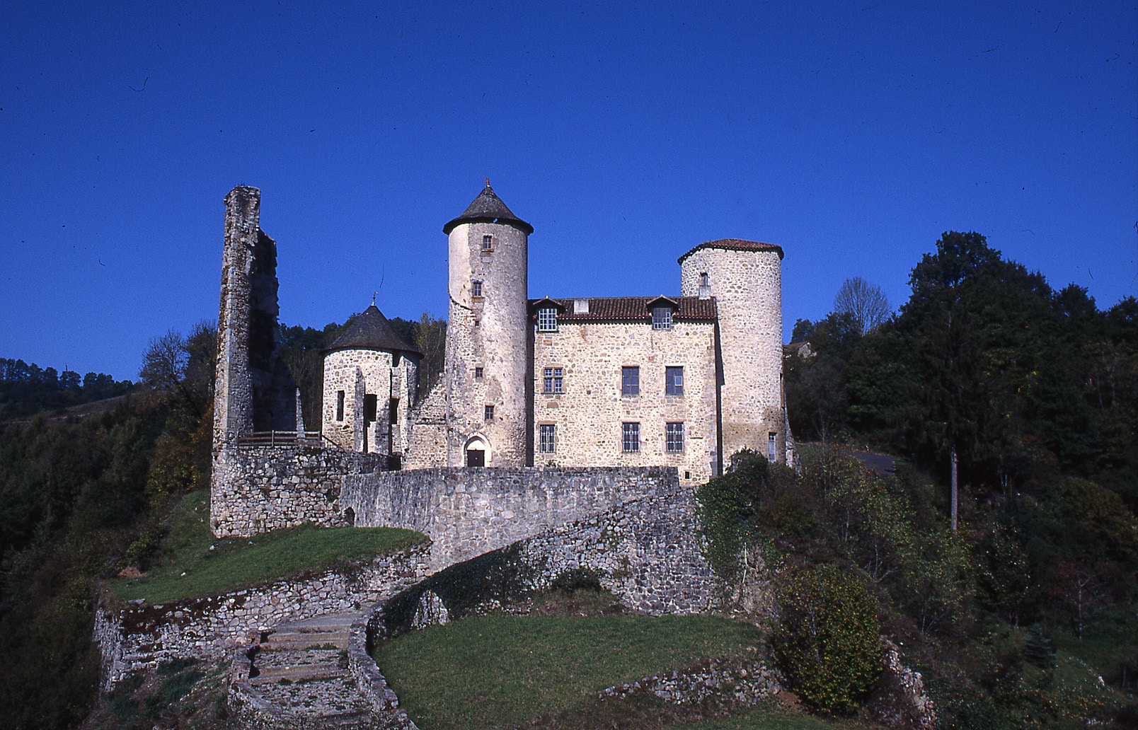 Château de Laroquebrou