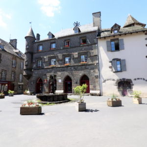 Grande place de Salers