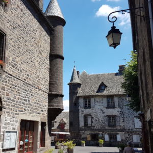 Rue menant à la grande place