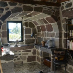 Coin lecture à l'emplacement de l'ancienne cuisine