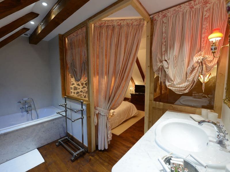 Salle de bain de la chambre de Camille